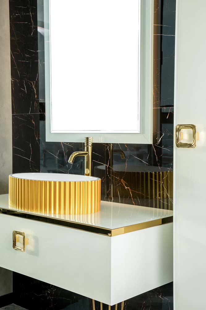 Зеркало Armadi Art Lucido 567-W 105×70×4 см, цвет белый матовый — Основное изображение
